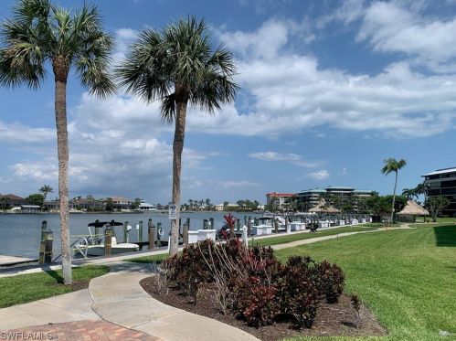 380 Seaview Ct, Marco Island FL  34145-2901 exterior