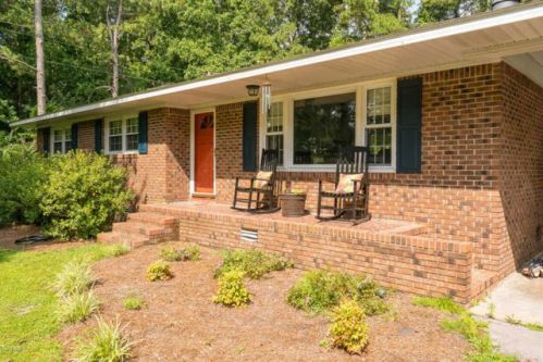 615 Aurora Rd, Ernul, NC 28527-9608
