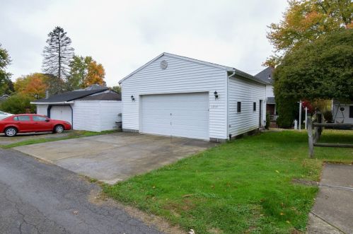 1715 Ridge Ave, Hermitage, PA 16150-1070