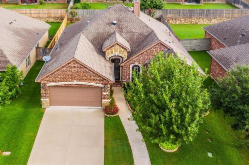 2321 Los Olivos Ln, Fort Worth, TX 76131-2007
