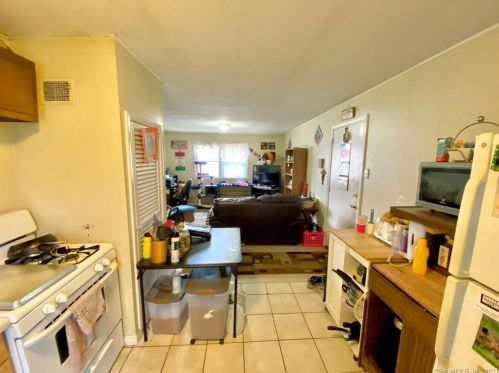 26 Hayes Rd, Windsor Locks, CT 06096-2174