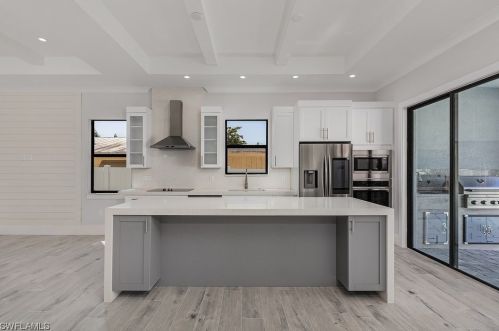 555 103rd Ave, Naples FL  34108-3218 exterior