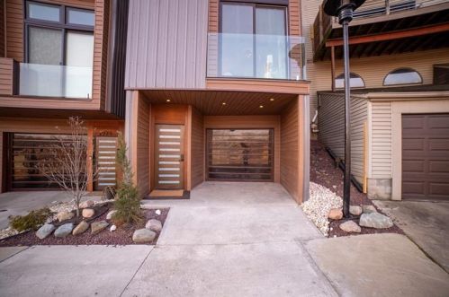 1924 Josephine St, Pittsburgh, PA 15203-2063