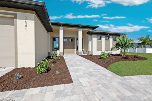 2214 34th St, Cape Coral, FL 33909-3213