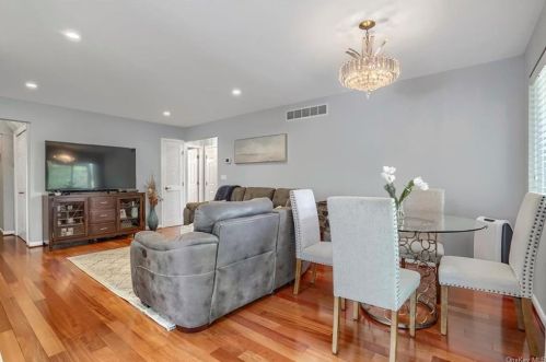 451 Panorama Dr, Mohegan Lake NY  10547-1204 exterior