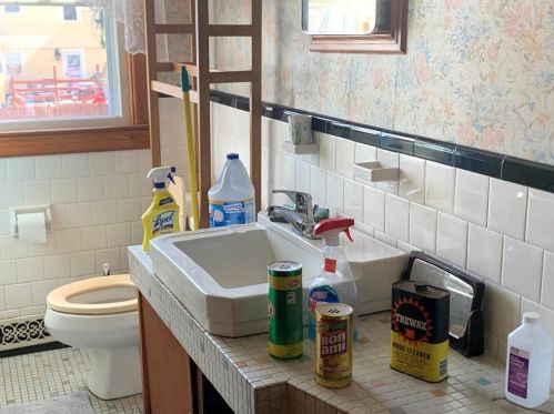 35 Rosemont Ave, Cumberland RI  02864-7518 exterior