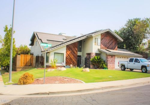 5800 Dorset Dr, Bakersfield, CA 93306-7610