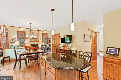 306 Deer Path Dr, Red Lion PA  17356-7800 exterior