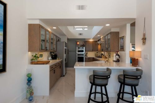 4 Vista Loma Dr, Rancho Mirage CA  92270-2959 exterior