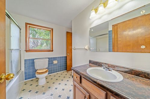 212 Halsey Dr, Mckeesport PA  15132-7510 exterior