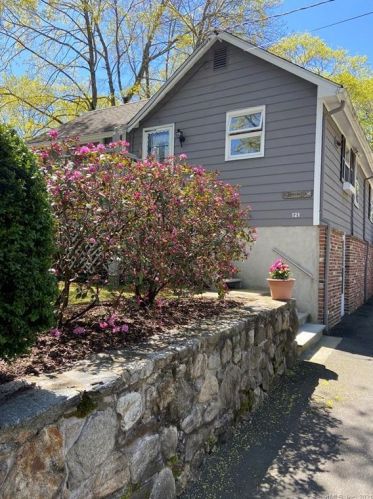 121 Norwalk Rd, Norwalk, CT 06850-4404
