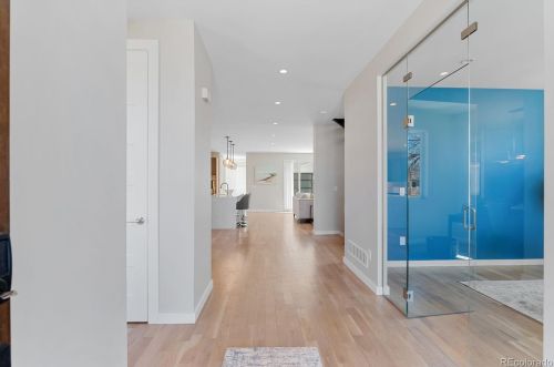 1140 Cook St, Denver CO 80205-5010 exterior