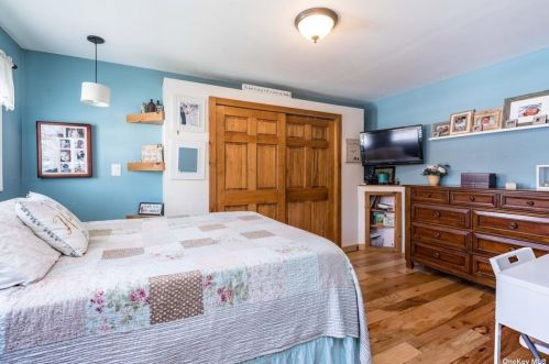 755 Hancock Pl, North Lindenhurst NY  11757-6904 exterior