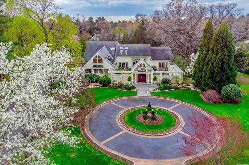 6 Hemlock Dr, Muttontown, NY 11545-3325