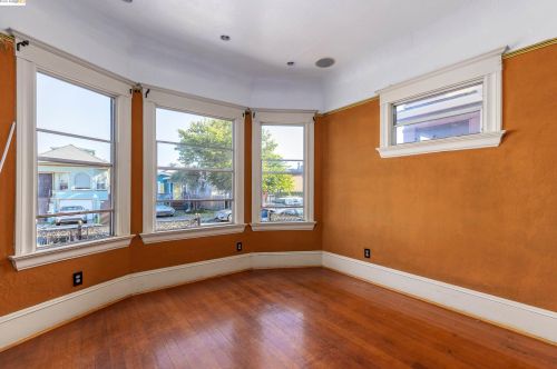 1115 Chestnut St, Oakland CA 94607-2874 exterior