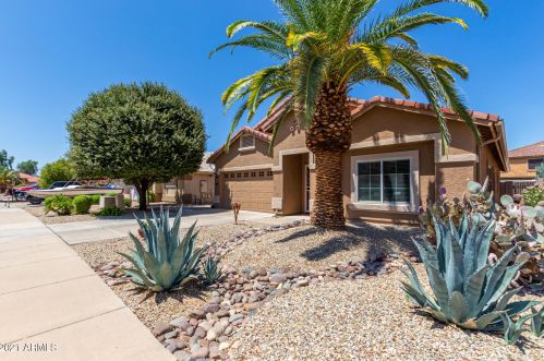 15850 Redfield Rd, Sun City, AZ 85379-5627