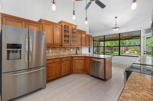 552 Lake Ave, Altamonte Springs FL  32701-3639 exterior