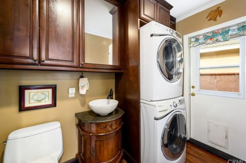 832 Stevely Ave, Long Beach CA 90808-4438 exterior