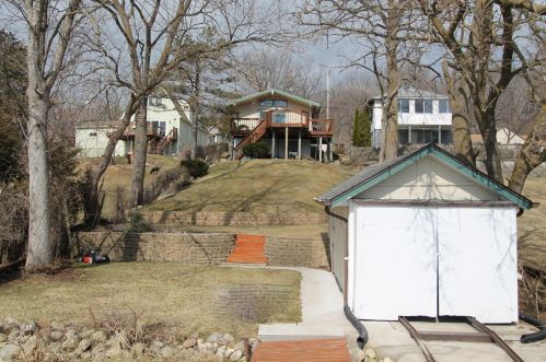 131 Riverside Dr, Waterford, WI 53185-4029