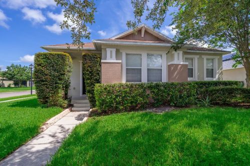 13601 Phoenix Dr, Orlando, FL 32828-9337