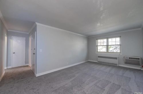 402 Merrick Rd, Rockville Centre, NY 11572-1410