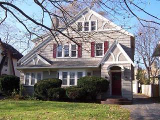 38 Oakdale Dr, Rochester, NY 14618-1120