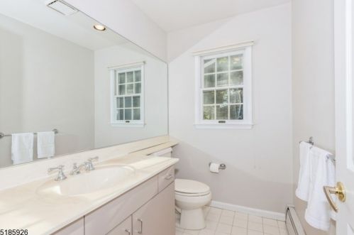 5 Shirewood Dr, Scotch Plains NJ 07076-2513 exterior