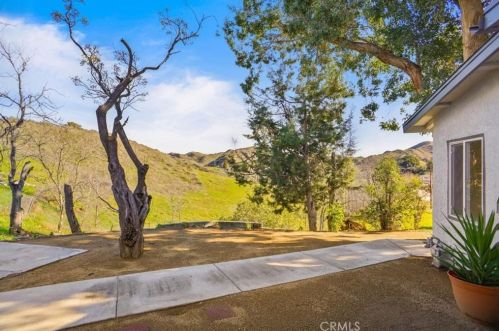 30009 Hunstock St, Santa Clarita CA  91384-2456 exterior