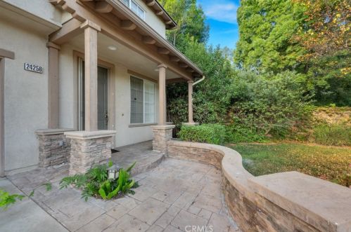 24256 Kotler Ct, Santa Clarita, CA 91354-1842