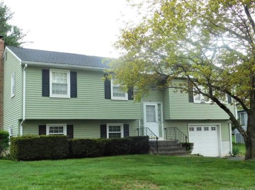 22 Robidoux Dr, Plainville, CT 06062-1136