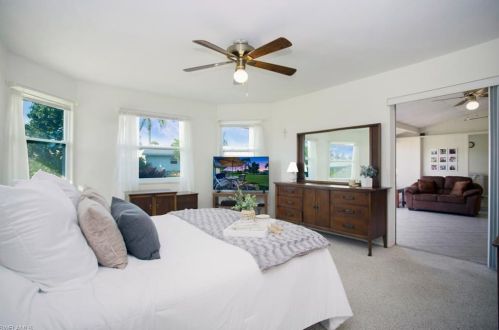 55 Hilo Ct, Naples, FL 34112-6944