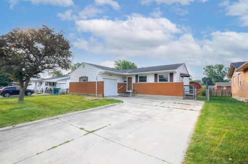 725 Brookdale Dr, West Jefferson, OH 43162-1057