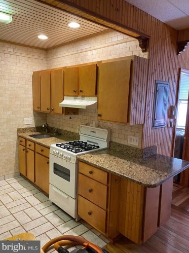 3204 Frankford Ave, Philadelphia PA 19135-1093 exterior