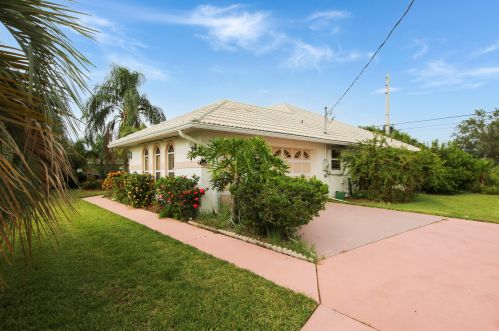 585 Nome Dr, Fort Pierce, FL 34984-8947