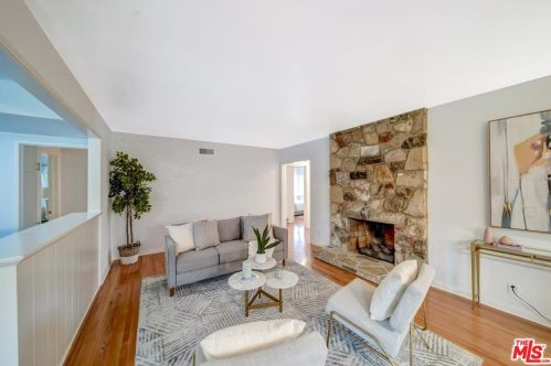 5215 Lemona Ave, Van Nuys, CA 91411-3905