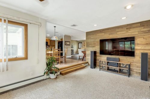 4 Magenta Ln, Elwood NY  11731-5116 exterior