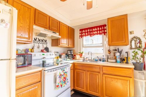 35 Olive St, Waterford, CT 06385-2305