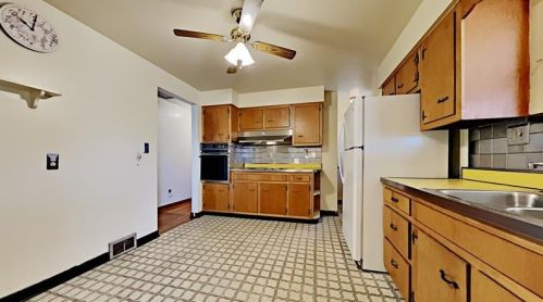 210 Lucille St, Glenshaw PA  15116-2033 exterior