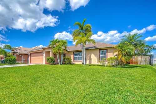 2761 Onaway Ave, Fort Pierce, FL 34987-2204