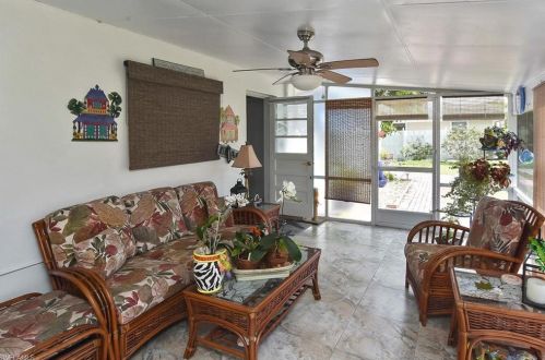 1097 Alhambra Cir, Naples FL 34103-3287 exterior