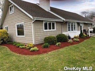 3 Deeringwood Ln, Babylon, NY 11702-4212