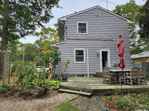 48 Squires Ave, East Quogue, NY 11942-4503