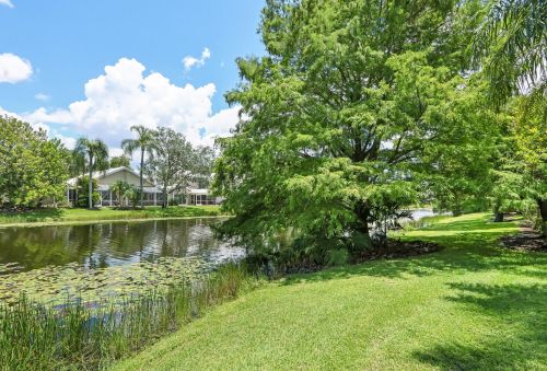 231 Canterbury Dr, West Palm Beach FL  33418-7178 exterior
