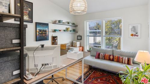 154 Navajo Ln, Topanga CA  90290-4451 exterior