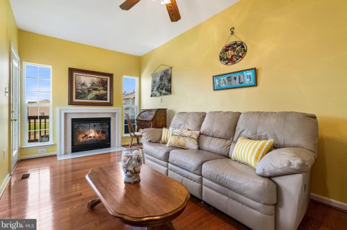 14238 Hunters Run Way, Gainesville VA  20155-4408 exterior