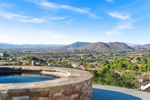40107 Calle Breve, Temecula CA  92592-8692 exterior