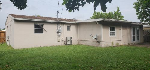 9406 Keating Dr, West Palm Beach FL  33410-5956 exterior