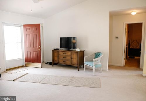1 Penny Ln, Bear, DE 19701-1184
