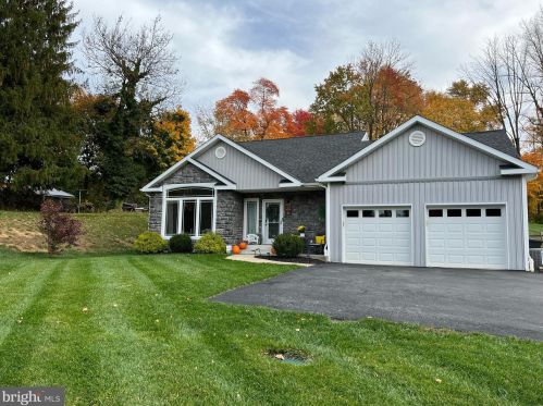 1901 Larkin Rd, Boothwyn, PA 19061-2716