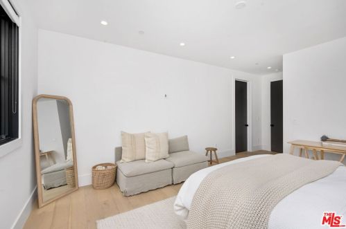 4910 Texhoma Ave, Van Nuys CA  91316-3740 exterior